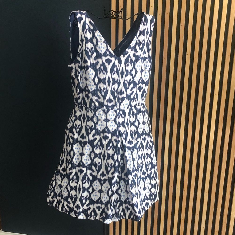 Gap linen v neck dress. Sz 10